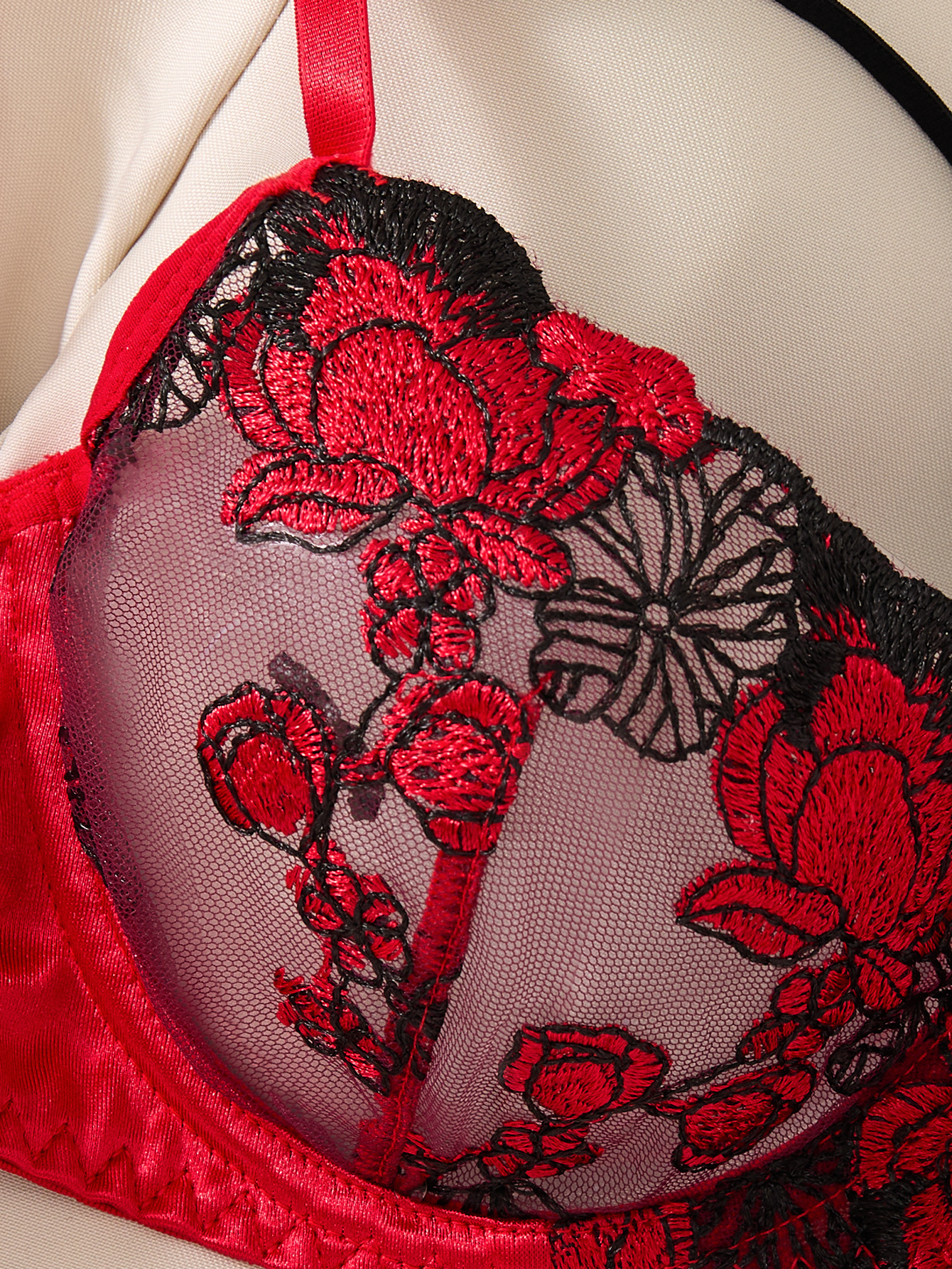 A Set of Sexy Red Lingerie, In – Accessories Woman recenzja i cena