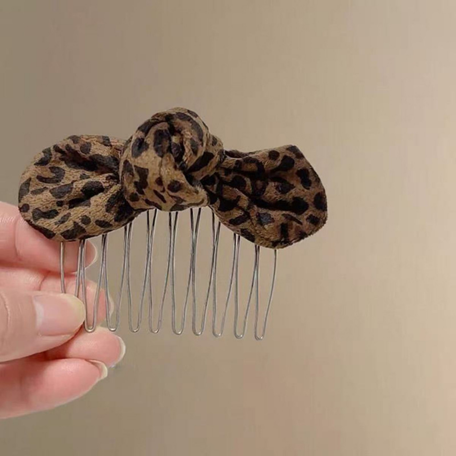 1PCLeopard Print Bow Hair Comb – Women Accessories Trending recenzja i cena